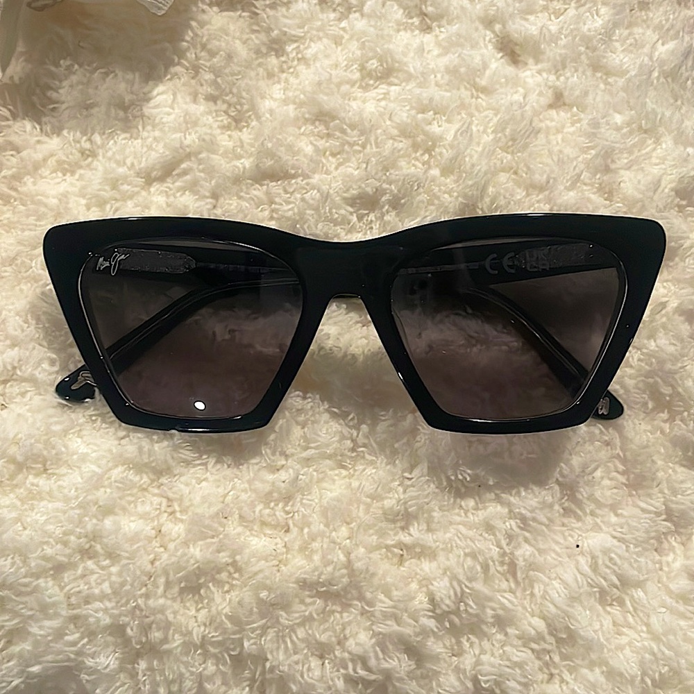 NWOT Beautiful Maui Jim Kini Kini sunglasses. Retails for $349 + tax.